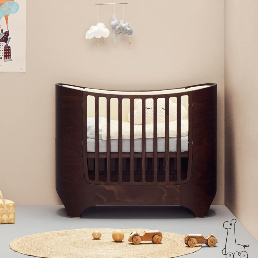 Nursery Little Dreamers | Leander Cot Bed / Birth - 7 Years / Walnut